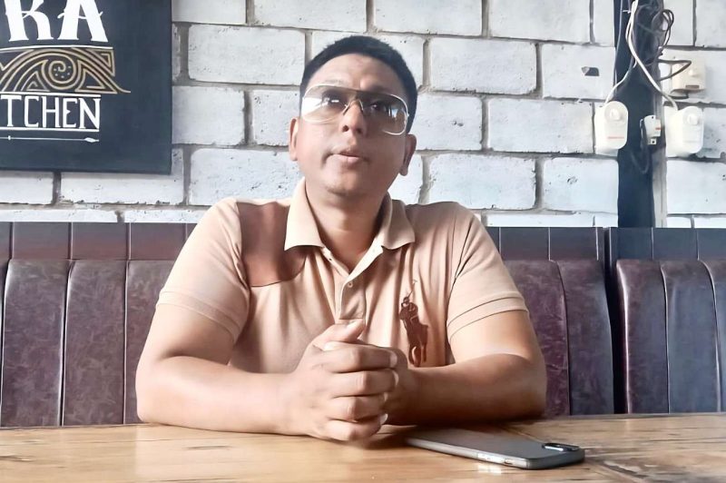 Direktur P2NOT Jatim Zamrud Khan Saat Gelar Konferensi Pers di Cafe Ayoka, Rabu (04/06/2025)
