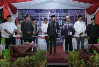 Bupati Sumenep Achmad Fauzi Wongsojudo Saat Memberikan Sambutan di Acara Penyambutan Kedatangan Jamaah Haji Asal Sumenep Kloter 23 di Lapangan Gor A. Yani Pangligur, Rabu (18/06/2025)