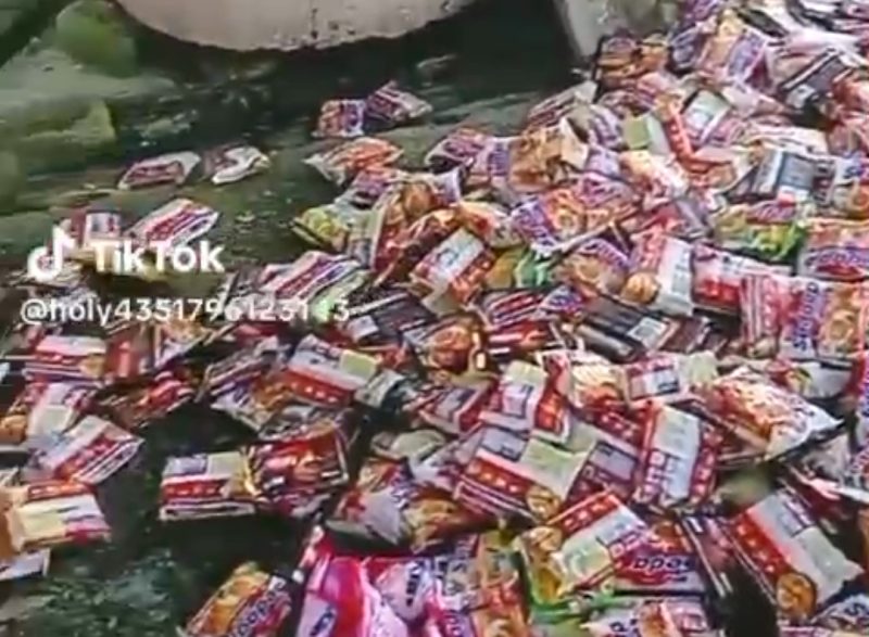 Hasil Tangkapan Layar dari Penemuan Mie Instan di Bibir Pantai Di Dusun Bujaan Desa Lapa Laok Kecamatan Dungkek Sumenep