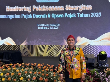 Kepala Bapenda Sumenep Faruk Hanafi S.Sos, MSi Saat menghadiri Monitoring Pelaksanaan Sinergitas Pemungutan Pajak Daerah dan Opsen Pajak 2025 di Hotel Samator Surabaya, Kamis (03/07/2025)