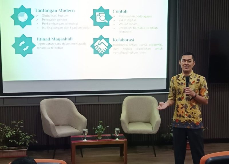 Akademisi Madura Dr. Zeinudin Saat Memaparkan Moderasi Beragama di FHK Universitas Katolik Soegijapranata Semarang, Jum'at (04/07/2025)