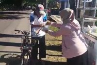 KBS Sumenep Kembali Tebar Kebaikan Lewat Program “BUNGTURAT” di Simpang Tiga Mapolres