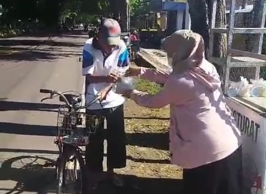 KBS Sumenep Kembali Tebar Kebaikan Lewat Program “BUNGTURAT” di Simpang Tiga Mapolres