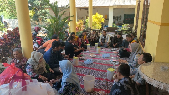 Keluarga Besar Bapenda Sumenep Jenguk Abdi Setiawan Utomo: Bukti Nyata Ikatan Kekeluargaan Tanpa Sekat