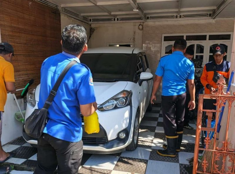 Warga Pabian Geger! Hama Ulat Masuk Permukiman, Tim 112 Sumenep Turun Tangan