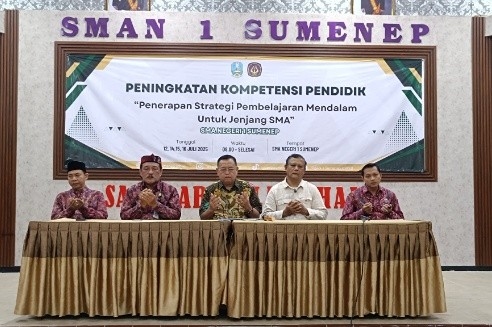 Sambut Tahun Ajaran Baru, SMAN 1 Sumenep Hadirkan Profesor Unesa Perkuat Kompetensi Guru, Sabtu (12/07/2025)