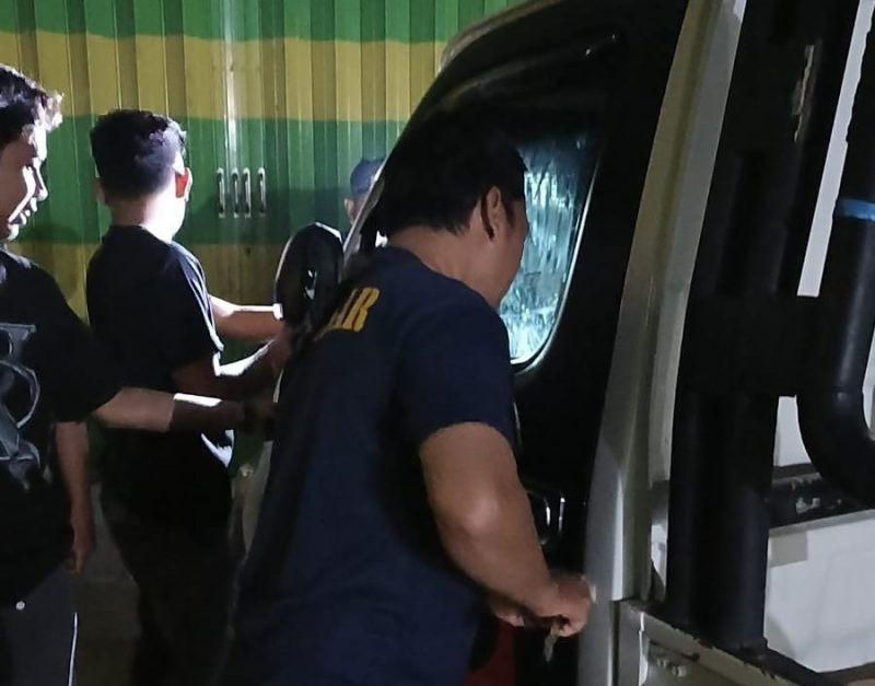 Aksi Heroik Damkar Sumenep Tengah Malam: Evakuasi Kunci Mobil di Jalan Adi Podai 