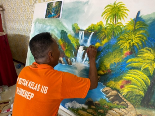 Kreativitas Tanpa Batas: Kisah Inspiratif Ayik, Seniman Lukis di Balik Jeruji Rutan Sumenep