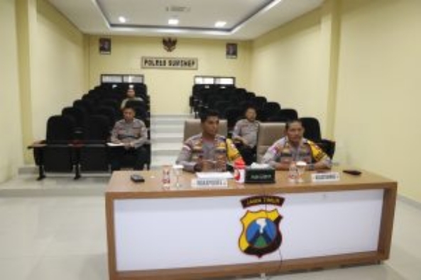 Wakapolres Sumenep Pimpin Anev Daring, Tekankan Peran Strategis Bhabinkamtibmas di Tengah Masyarakat