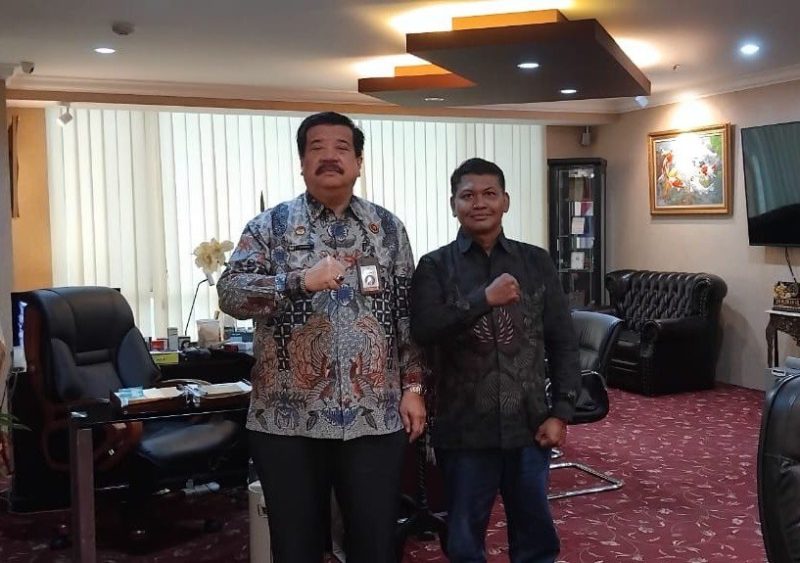 Ketua GNPK Madura bersama Asisten 1 Penasehat Khusus Presiden Bidang Politik Keamanan yang juga Ketua Umum Gerakan Nasional Pemberntasan Korupsi (GNPK)