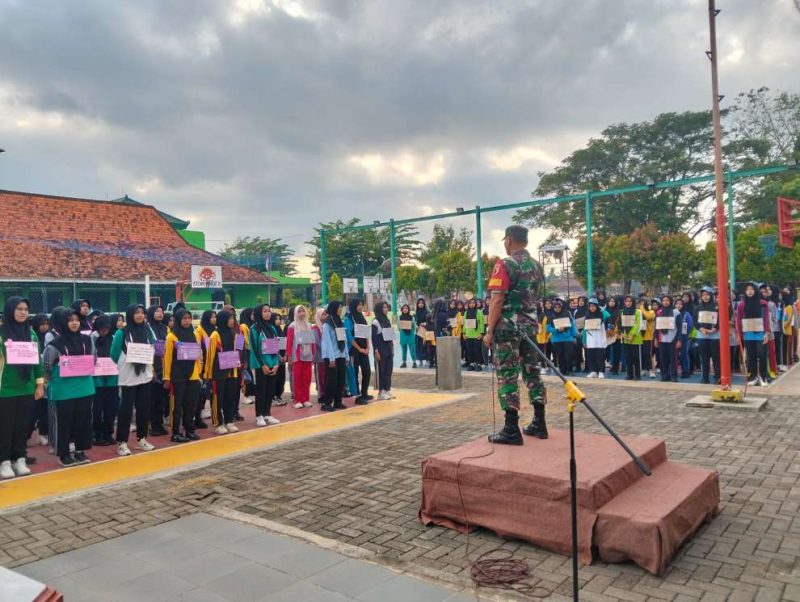 Danramil Kota Kapten Czi Acep Kusnadi Tanamkan Wawasan Kebangsaan dan Disiplin PBB kepada Ratusan Siswa Baru MAN Sumenep