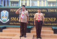 Kepala SMAN 1 Sumenep Drs. Rafiudin MPD Saat Memimpin Apel Tamu Ambalan Pramuka, Jum'at (18/07/2025)