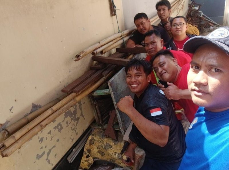 Tim Unit Reaksi Cepat Damkar Sumenep Usai Evakuasi Biawak Di Desa Marengan Laok Kecamatan Kalianget, Minggu (20/07/2025)