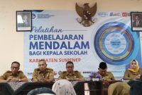 Kepala Bidang Guru dan Tenaga Kependidikan (Kabid GTK) Dinas Pendidikan Kabupaten Sumenep Akhmad Fairuzi Saat Membuka Pelatihan Pembelajaran Mendalam Tahun 2025, Senin (28/07/2025)