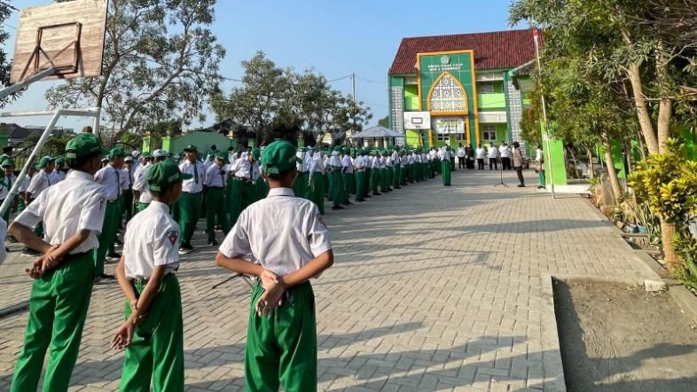 Satbinmas Polres Sumenep Hadir di MIN 2: Tanamkan Disiplin dan Antibullying Sejak Dini