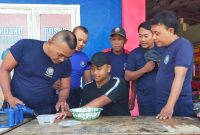 Drama Cincin di Jari Manis: Aksi Heroik Tim Damkar Sumenep Bikin Warganet Takjub!