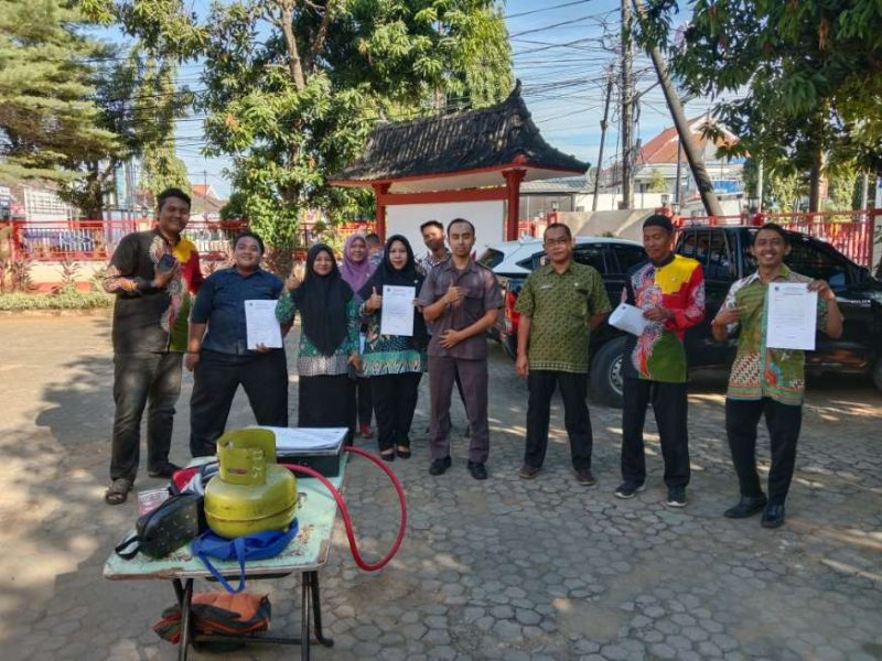 Sinergi Edukasi: Bapenda Sumenep Gandeng Pertamina Surabaya Gelar Demo Penggunaan Gas Aman Bertempat Di Halaman Kantor Bapenda Sumenep, Kamis (31/07/2025) 