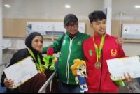 Ketua Harian KONI Sumenep Abdul Kadir Al-Mahdaly Saat Menjenguk Atlet Pencak Silat Sumenep Fettum di Rumah Sakit, Sabtu (05/07/2025)