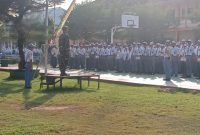 Tanamkan Disiplin dan Wawasan Kebangsaan, Koramil Kota Hadiri Upacara di SMK Negeri 1 Sumenep