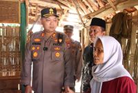 Mengayomi dengan Hati: Sentuhan Kemanusiaan Kapolres Sumenep di Dusun Bringin Timur