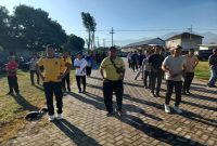 Merawat Kebersamaan, Menyapa Rakyat: Kapolsek Krejengan Hadir Langsung di Senam Sehat Desa Jatiurip