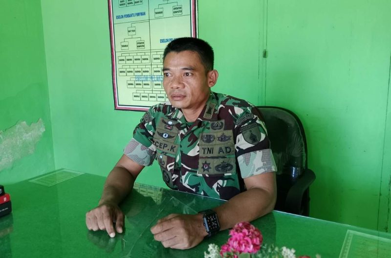 Danramil Kota Sumenep Kapten CZI Acep Kusnadi saat ditemui di ruang kerjanya, Jum'at (01/08/2025)