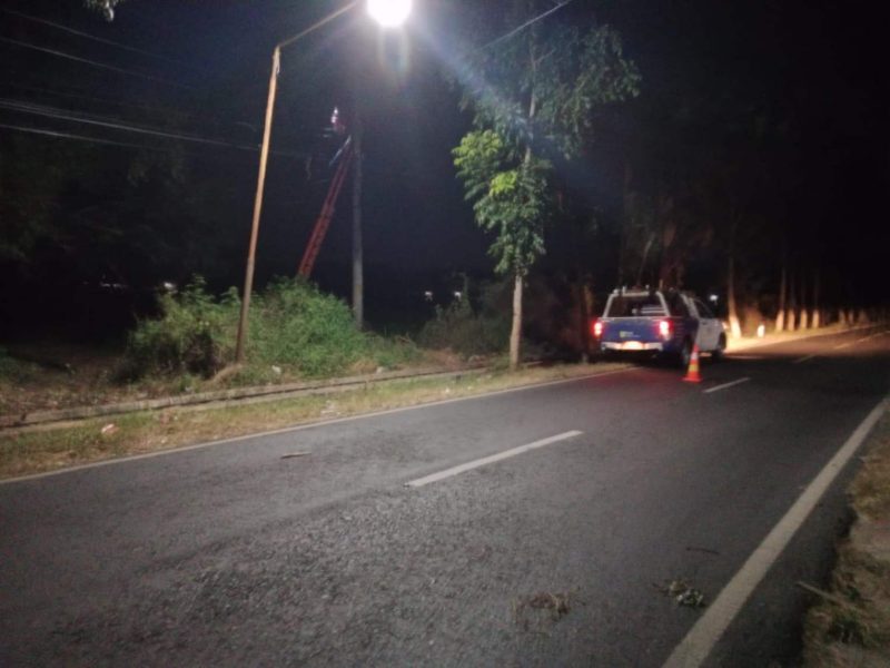 Kabel Listrik Putus Akibat Truk Bermuatan Tinggi, Respon Cepat PLN ULP Sumenep Tuai Pujian Warga Paberasan