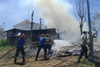 Kandang Sapi di Bluto Terbakar, Damkar Sumenep Kerahkan 3 Armada Pemadam