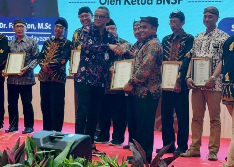Bawa Nama Sumenep, Helmi dari Museum Helmi Art Bluto Tembus 14 Kurator Keris Terbaik Indonesia