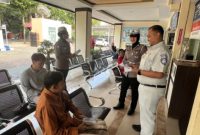 Satlantas Polres Sumenep Saat Sosialisasi Program Pemutihan PKB di Kantor Samsat Sumenep 