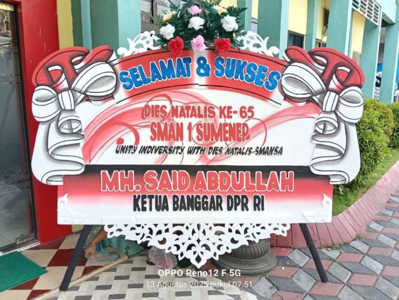 Karangan Bunga Dari Ketua BANGGAR DPR RI yang Juga Alumni SMANSA MH. Said Abdullah di Acara Dies Natalis ke-65 SMANSA Sumenep 