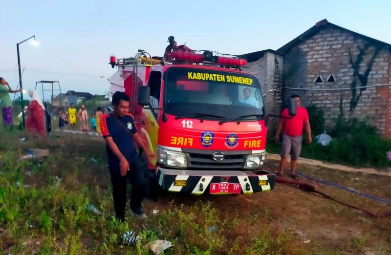 Sehari Penuh Aksi Damkar Sumenep di Empat Lokasi Berbeda