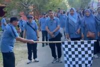 Kepala SMANSA 1 Sumenep Drs. Rafiudin MPD Saat Melepas JJS Dies Natalis ke-65 