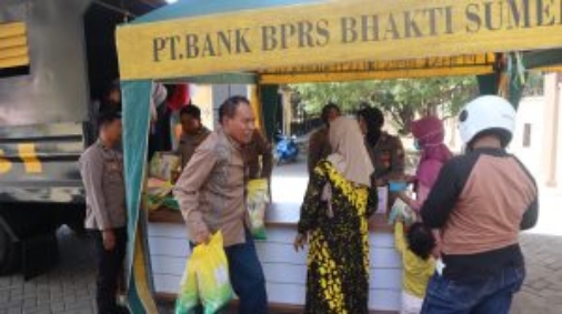 Antusiasme Tertib Warnai Hari Ketiga Gerakan Pangan Murah Polres Sumenep
