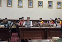 Kabid P3EPD Bapenda Sumenep Suhermanto Saat Memberikan Sosialisasi Di Acara Capasity Building Bapenda Di Aula Arya Wiraraja Kantor Pemkab Sumenep, Kamis (21/08/2025)