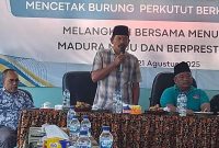 Kades Aengbaja Kenek Bluto Sekaligus Ketua Pengda Sumenep Saat Memberikan Sambutan di Acara Deklarasi Perkutut Madura, Kamis (21/08/2025)