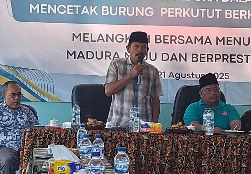 Kades Aengbaja Kenek Bluto Sekaligus Ketua Pengda Sumenep Saat Memberikan Sambutan di Acara Deklarasi Perkutut Madura, Kamis (21/08/2025)