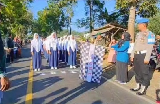 Peserta Membludak, KKMI dan KKGMI Manding Gelar Lomba Gerak Jalan Meriah dan Spektakuler