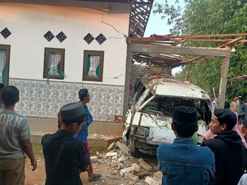 Suasana Usai Ledakan Dasyat di Ambunten