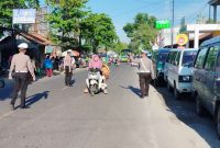 Suasana Pengamanan Lalu Lintas oleh Satlantas Polres Sumenep di Pasar Prenduan Kecamatan Pragaan, Rabu (27/08/2025)