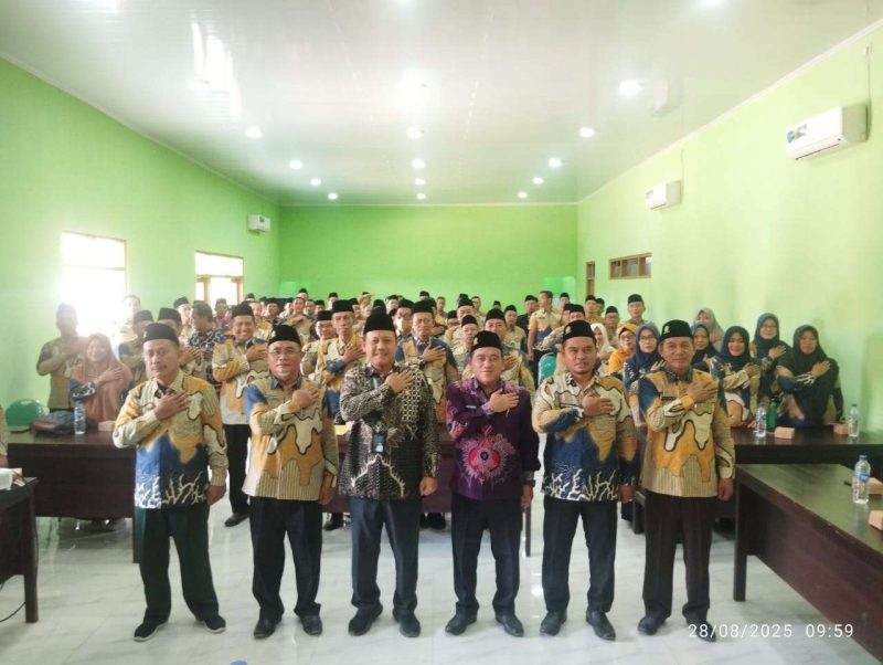 Kemenag Sumenep Menggelar kegiatan Pembinaan dan Penguatan Integritas ASN yang digelar di Aula Kantor Kemenag Sumenep, Kamis (28/8/2025),