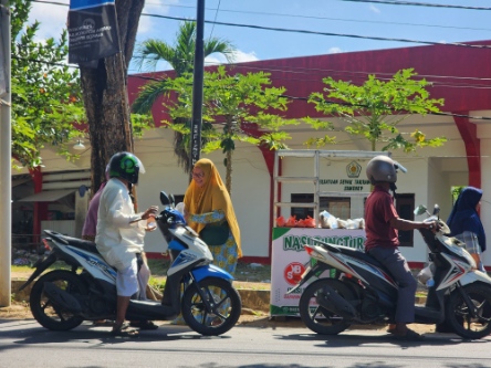 Suasana Kegiatan KBS dengan Menabur Aksi Bungturat Di Jalan Urip Sumoharjo Desa Pabian Jum'at (29/08/2025)
