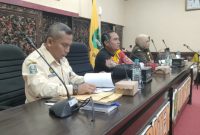 Kepala Bapenda Sumenep Faruk Hanafi Bersama Kepala Samsat Samtiono dan JPU Kejari Nur di Aula Wiraraja Kantor Pemkab Sumenep, Kamis (21/08/2025)