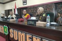 JPU Nur Fajriyah di kegiatan Capacity Building Sosialisasi Optimalisasi Pengelolaan Pajak Daerah Tahun 2025 di Ruang Rapat Arya Wiraraja, Kantor Bupati Sumenep, Kamis (21/8/2025).