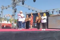 Kadisbudparpor Kabupaten Sumenep H. Moh. Ikhsan SPd MT Saat Membuka Sumenep Batik Festival 2025 di Stadion GOR A. Yani, Minggu (31/08/2025)