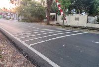 Polisi Tidur di Depan Sisi Kanan Ponpes Tahfidz Al karimiyyah Gapura Yang Diperdebatkan Oleh Dua Warga