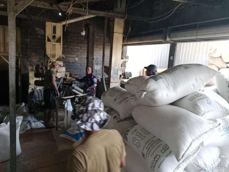Suasana Gudang Penggilingan Padi Nyonar di Desa Beraji Kecamatan Gapura