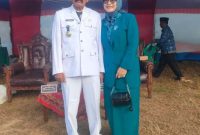 Kades Aengbaja Kenek MATSIN Bersama Istri Usai Mengikuti Upacara Peringatan HUT RI ke-80 di Kecamatan Bluto, Minggu (17/08/2025)