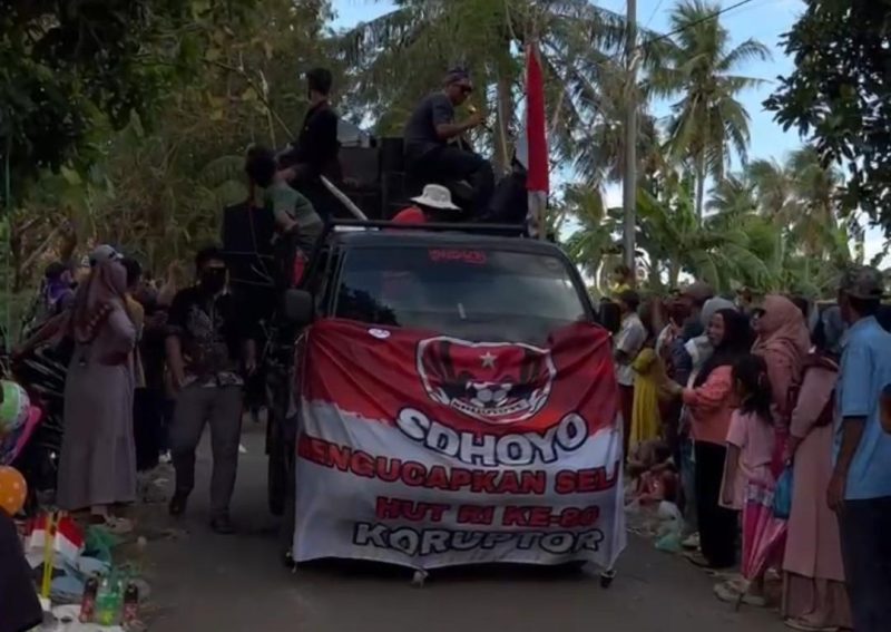 Karnaval HUT RI di Masalembu Jadi Panggung Kritik Sosial: “Tikus Koruptor” Curi Perhatian