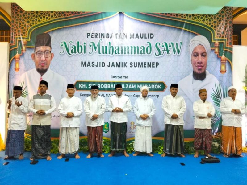 Bupati Sumenep Bersama Ketua Takmir Masjid Jamik Sumenep Husien Sastranegara dan Forkopimda Sumenep di Peringatan Maulid Nabi Muhammad SAW